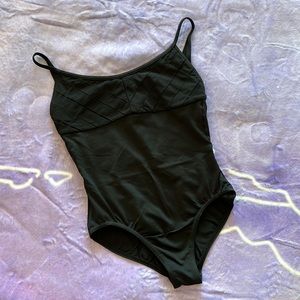 Low-backed black leotard with bust detailing 🎀 ballerinacore & balletcore 🎀